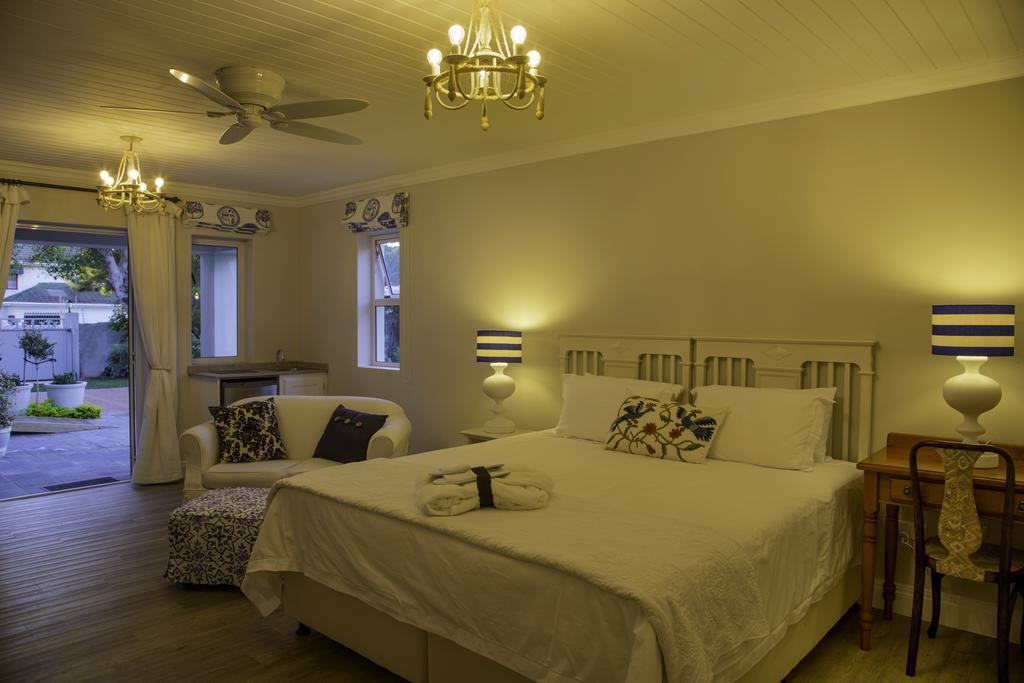 Bright On 5Th Guest House Порт-Элизабет Экстерьер фото