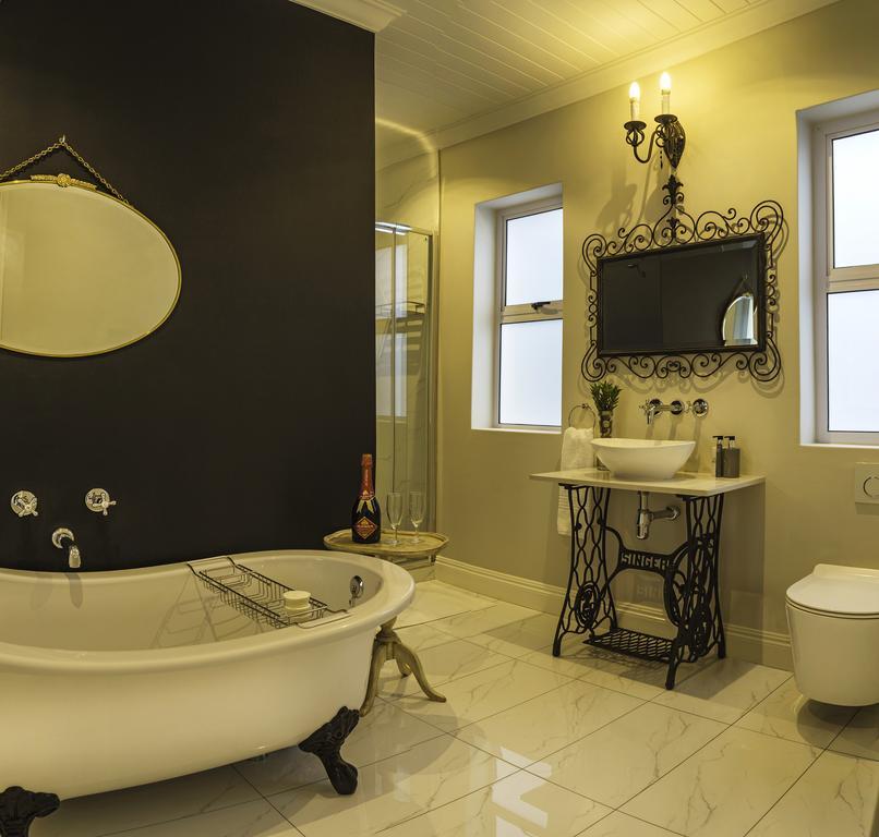 Bright On 5Th Guest House Порт-Элизабет Экстерьер фото