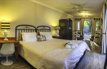 Bright On 5Th Guest House Порт-Элизабет Экстерьер фото